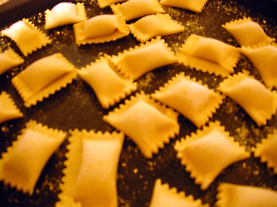 Agnolotti del plin al burro e salvia