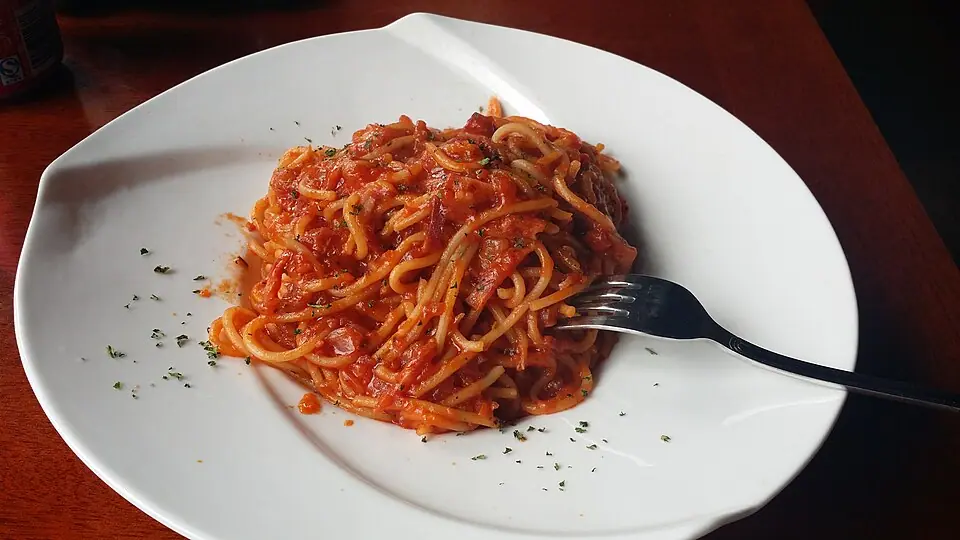 Pasta al pomodoro e basilico