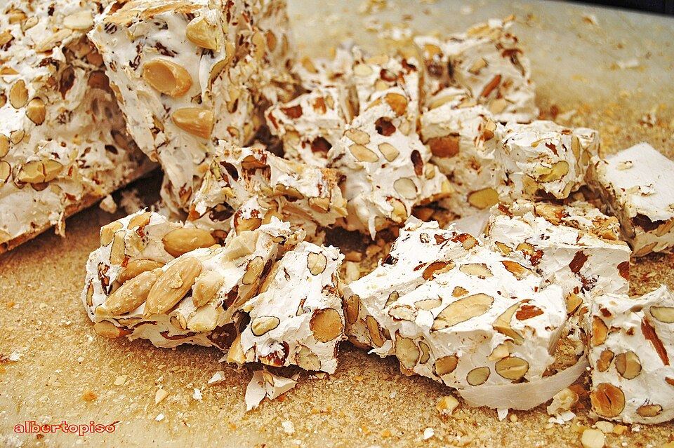 Torrone morbido alle mandorle